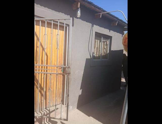 8 BEDROOM HOUSE FOR SALE IN KAALFONTEIN